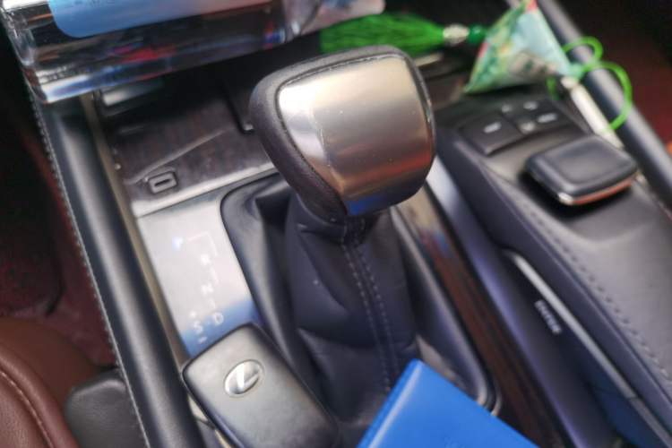 Used Lexus LX 2017 570 Dynamic Luxury Edition Gear Lever