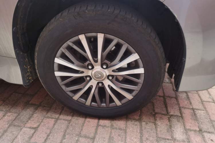 Used Lexus LX 2017 570 Dynamic Luxury Edition Right Front Wheel Hub