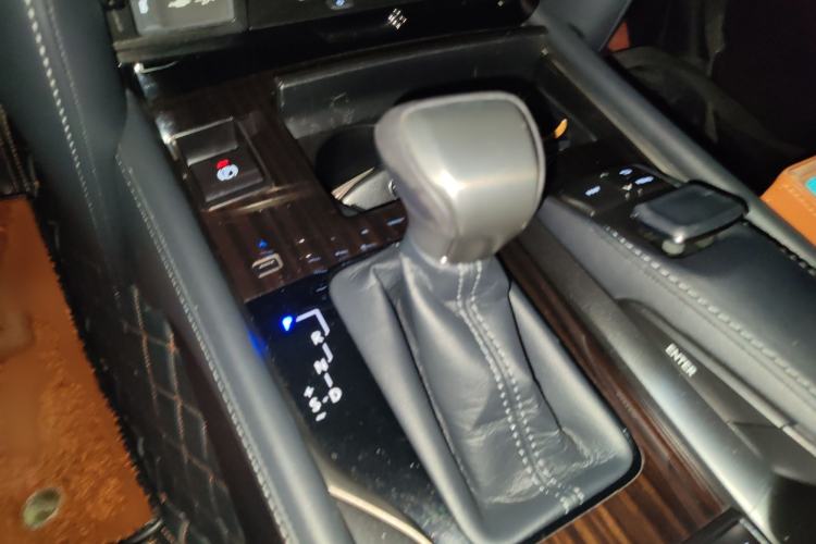 Used Lexus LX 2017 570 Dynamic Luxury Edition Gear Lever