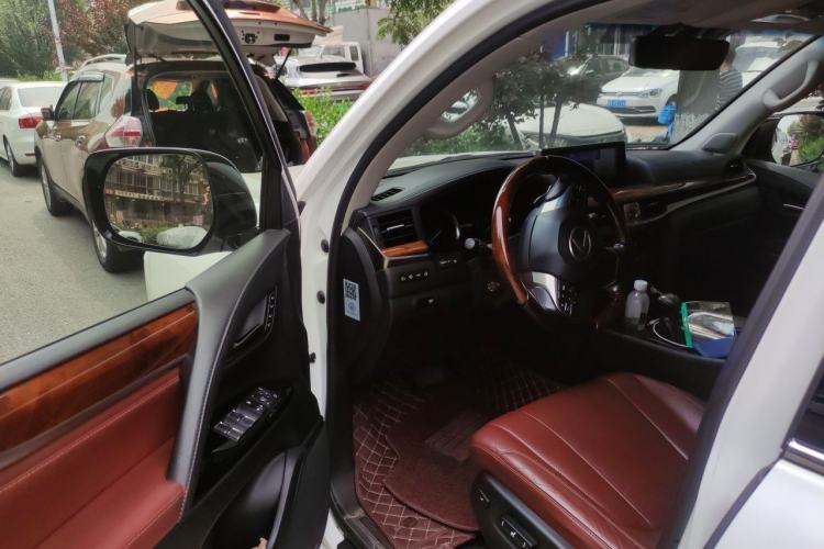 Used Lexus LX 2017 570 Dynamic Luxury Edition Driver Seat