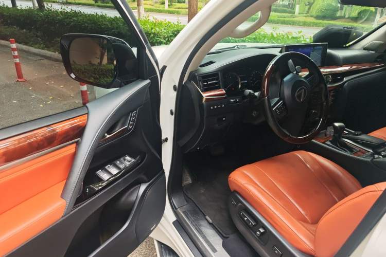 Used Lexus LX 2017 570 Dynamic Luxury Edition Driver Seat