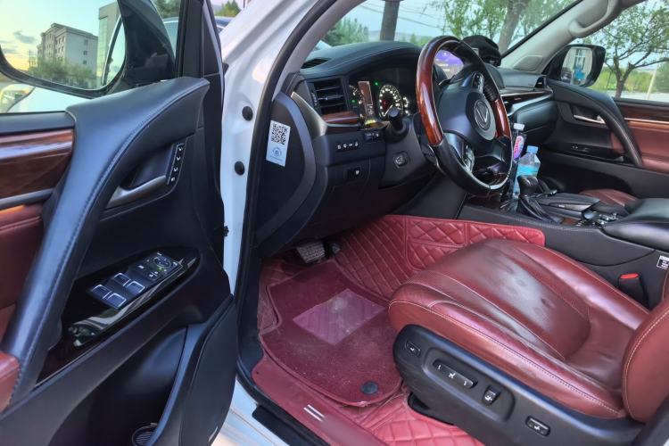 Used Lexus LX 2017 570 Dynamic Luxury Edition Driver Seat
