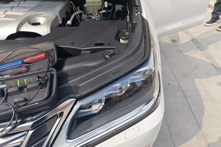 Used Lexus LX 2017 570 Prestige Luxury Edition Engine Bay Left
