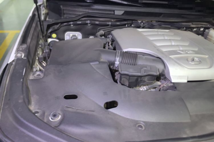 Used Lexus LX 2017 570 Prestige Luxury Edition Engine Bay Right