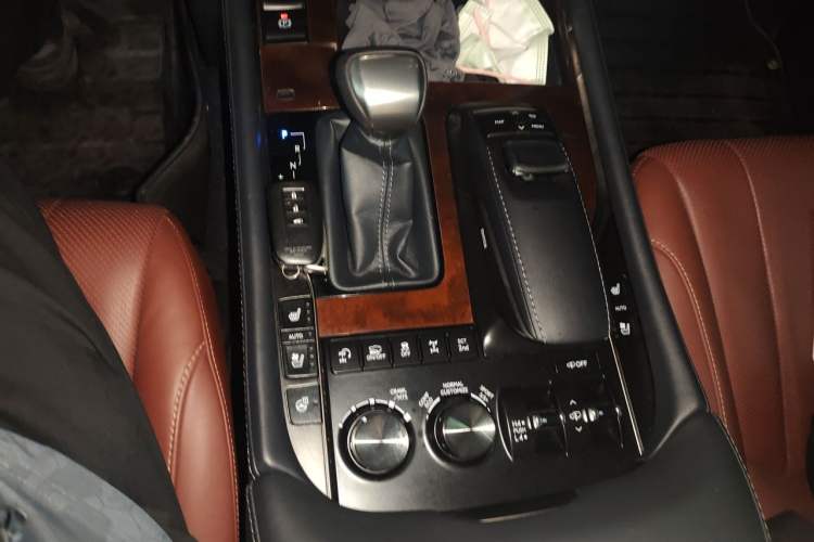 Used Lexus LX 2017 570 Prestige Luxury Edition Gear Lever