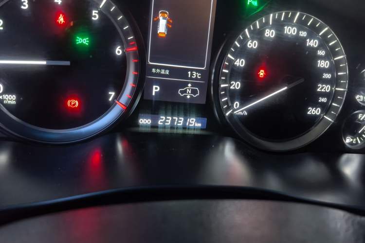 Used Lexus LX 2017 570 Dynamic Luxury Edition Odometer Close Up