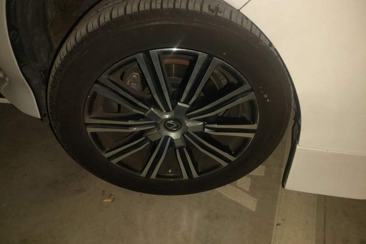 Used Lexus LX 2017 570 Peak Special Limited Edition Right Front Wheel Hub