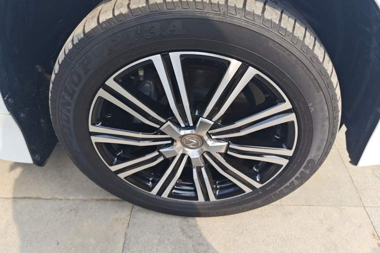 Used Lexus LX 2017 570 Prestige Luxury Edition Right Front Wheel Hub