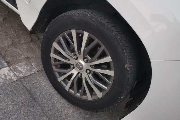Used Lexus LX 2017 570 Dynamic Luxury Edition Right Front Wheel Hub