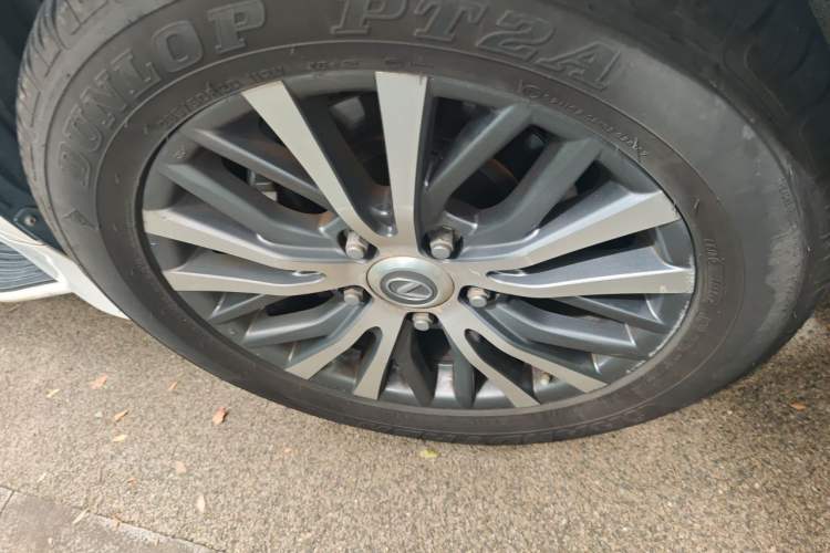 Used Lexus LX 2017 570 Dynamic Luxury Edition Right Front Wheel Hub
