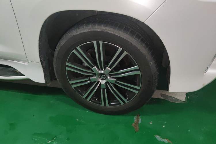 Used Lexus LX 2017 570 Prestige Luxury Edition Right Front Wheel Hub