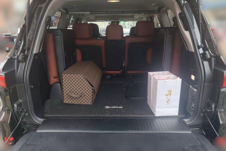 Used Lexus LX  Trunk
