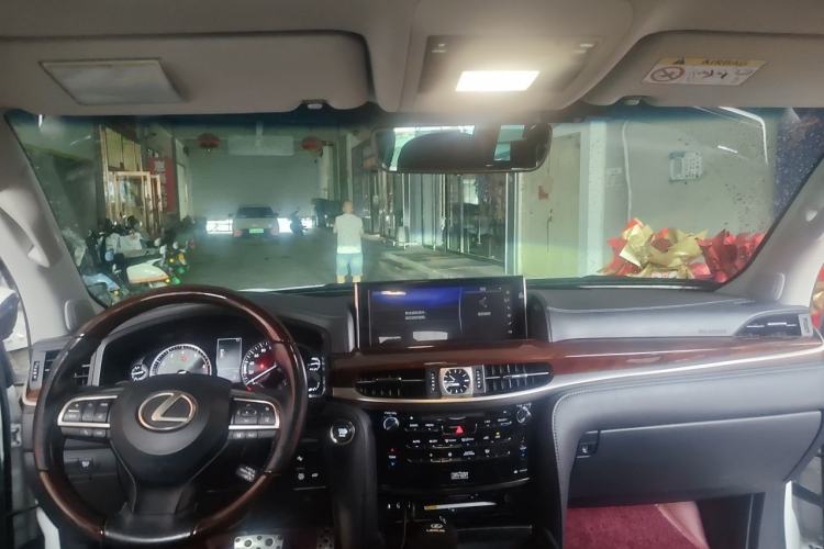 Used Lexus LX  Center Console