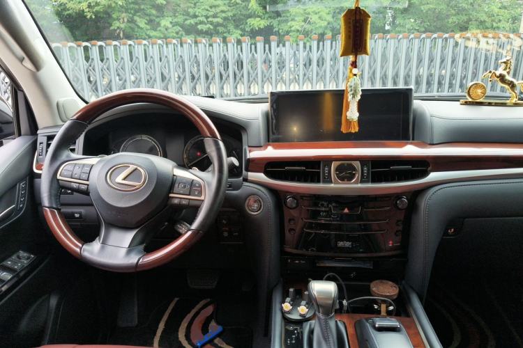 Used Lexus LX  Center Console