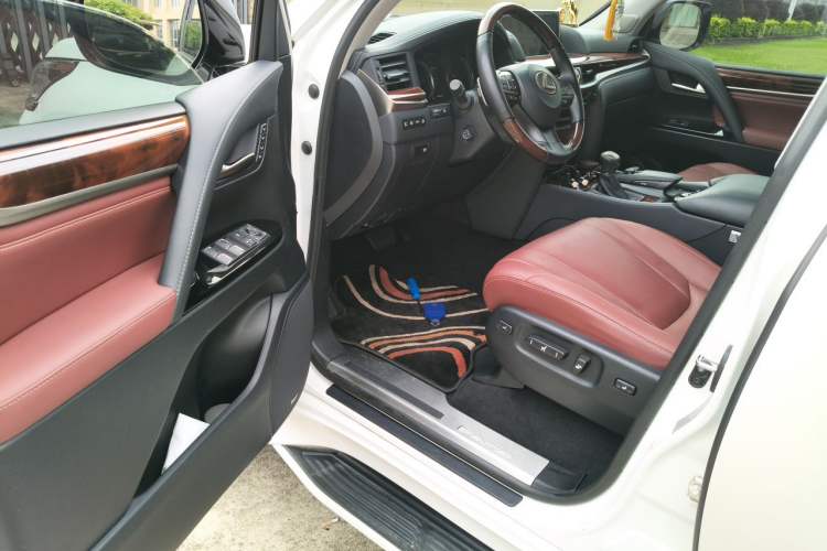 Used Lexus LX  Driver Seat