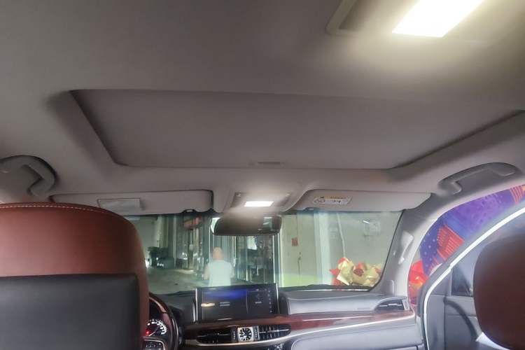 Used Lexus LX  Headliner