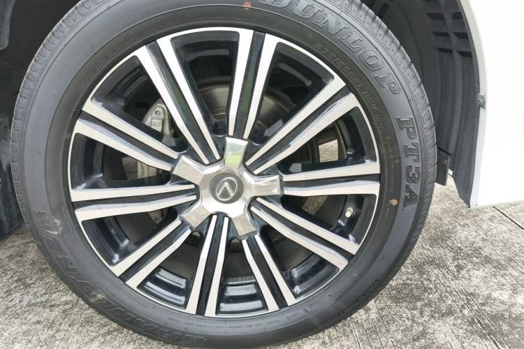 Used Lexus LX  Right Front Wheel Hub