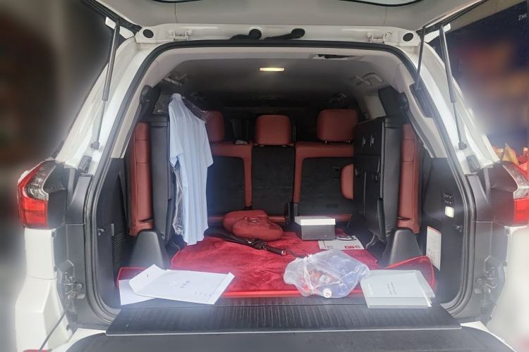 Used Lexus LX  Trunk