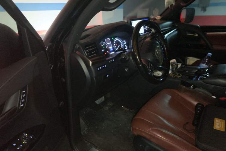 Used Lexus LX 2019 570 Dynamic Luxury Edition Driver Seat