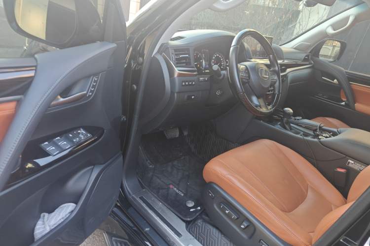 Used Lexus LX 2019 570 Dynamic Luxury Edition Driver Seat