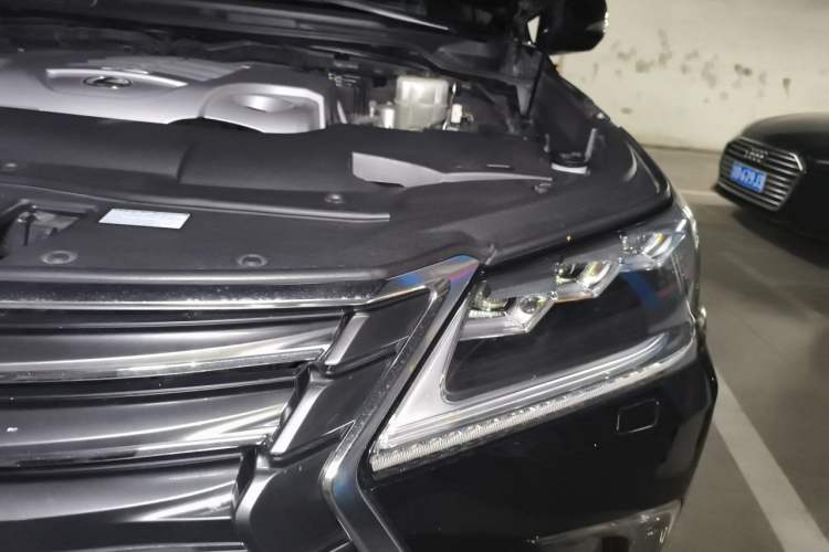 Used Lexus LX 2019 570 Prestige Luxury Edition Engine Bay Left