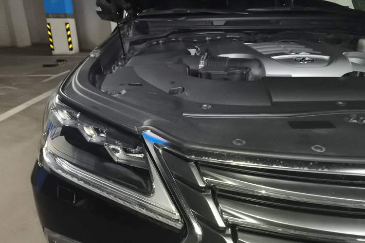Used Lexus LX 2019 570 Prestige Luxury Edition Engine Bay Right