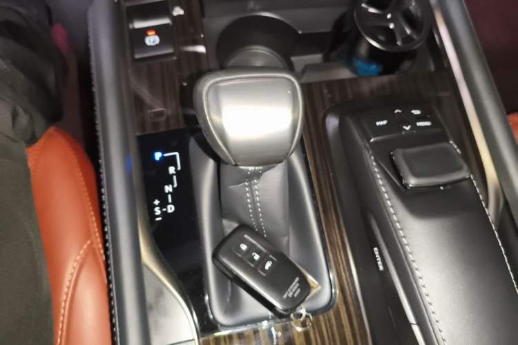 Used Lexus LX 2019 570 Prestige Luxury Edition Gear Lever