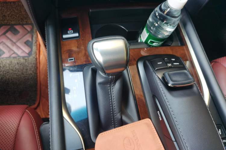 Used Lexus LX 2019 570 Dynamic Luxury Edition Gear Lever