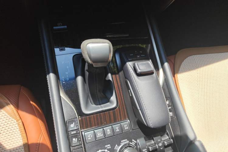 Used Lexus LX 2019 570 Dynamic Luxury Edition Gear Lever