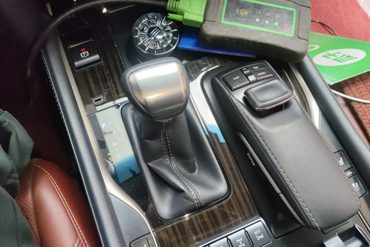 Used Lexus LX 2019 570 Prestige Luxury Edition Gear Lever