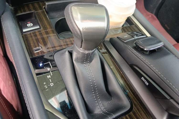 Used Lexus LX 2019 570 Prestige Luxury Edition Gear Lever