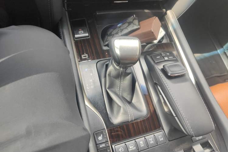Used Lexus LX 2019 570 Dynamic Luxury Edition Gear Lever