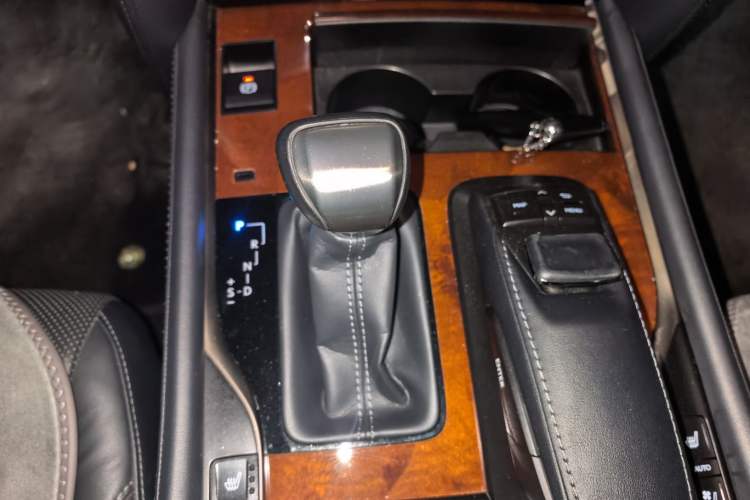 Used Lexus LX 2019 570 Prestige Luxury Edition Gear Lever