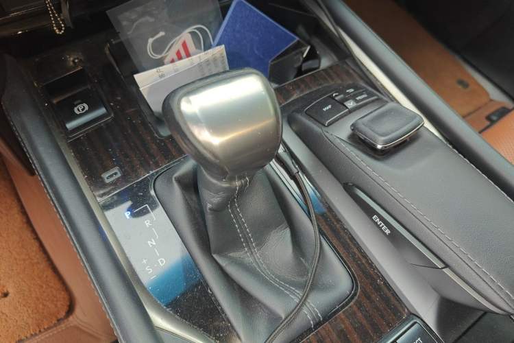 Used Lexus LX 2019 570 Dynamic Luxury Edition Gear Lever