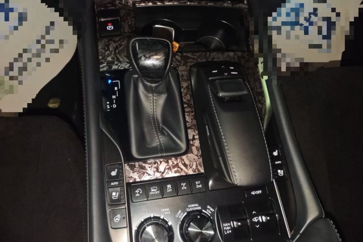 Used Lexus LX 2019 570 Dynamic Luxury Edition Gear Lever