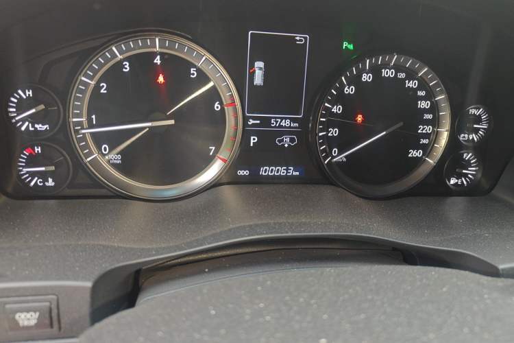 Used Lexus LX 2019 570 Dynamic Luxury Edition Odometer Close Up