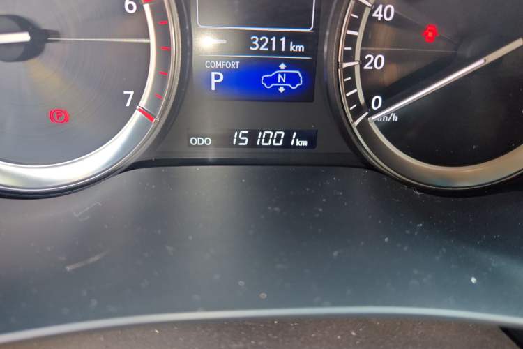 Used Lexus LX 2019 570 Dynamic Luxury Edition Odometer Close Up