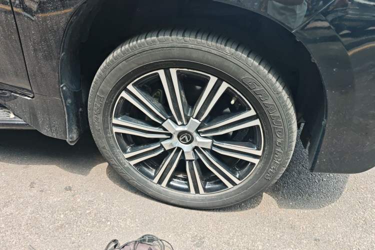 Used Lexus LX 2019 570 Prestige Luxury Edition Right Front Wheel Hub