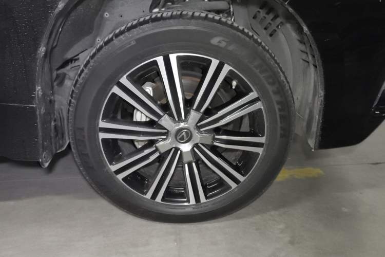 Used Lexus LX 2019 570 Prestige Luxury Edition Right Front Wheel Hub