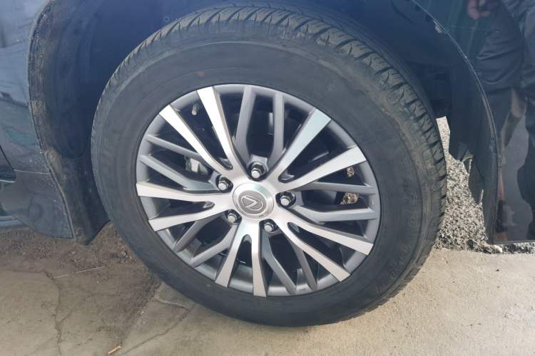 Used Lexus LX 2019 570 Dynamic Luxury Edition Right Front Wheel Hub