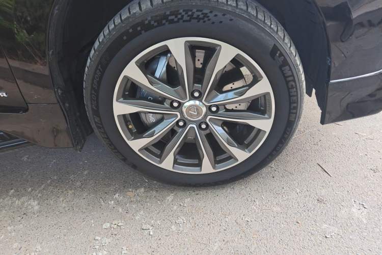 Used Lexus LX 2019 570 Dynamic Luxury Edition Right Front Wheel Hub