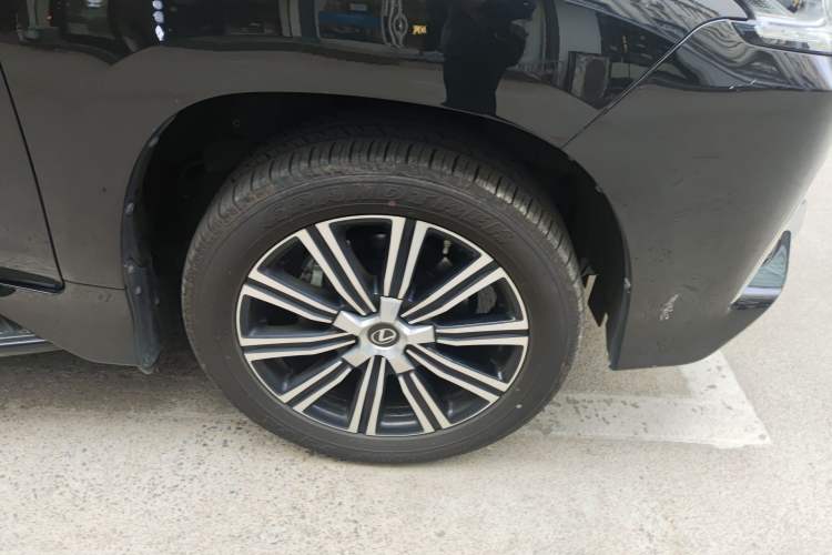 Used Lexus LX 2019 570 Prestige Luxury Edition Right Front Wheel Hub