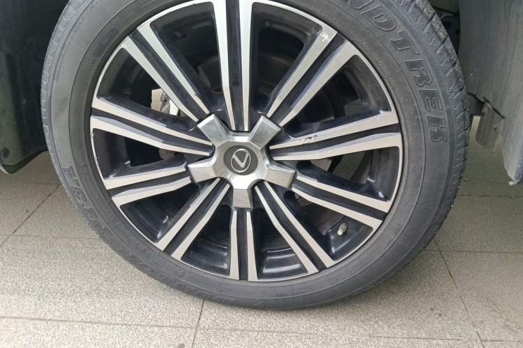 Used Lexus LX 2019 570 Prestige Luxury Edition Right Front Wheel Hub