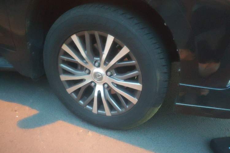 Used Lexus LX 2019 570 Dynamic Luxury Edition Right Front Wheel Hub