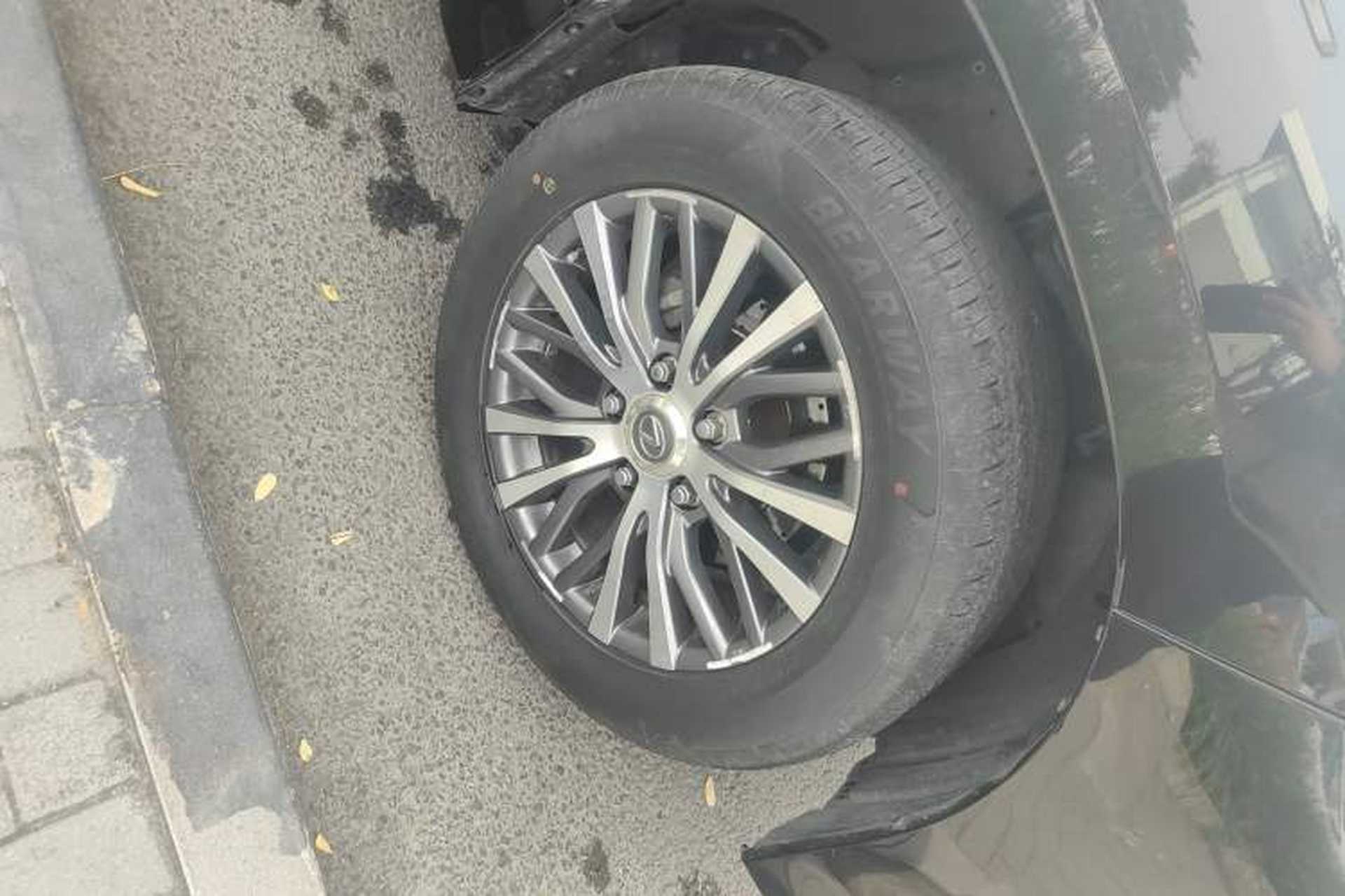 Used Lexus LX 2019 570 Dynamic Luxury Edition Right Front Wheel Hub