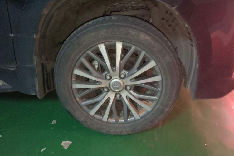 Used Lexus LX 2019 570 Dynamic Luxury Edition Right Front Wheel Hub