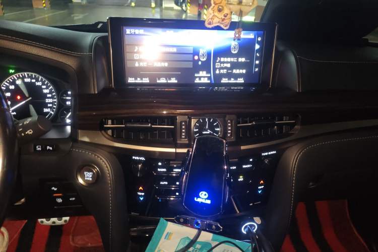 Used Lexus LX 2019 570 Eight-Seater Platinum Edition – Middle East Audio And AC Panel