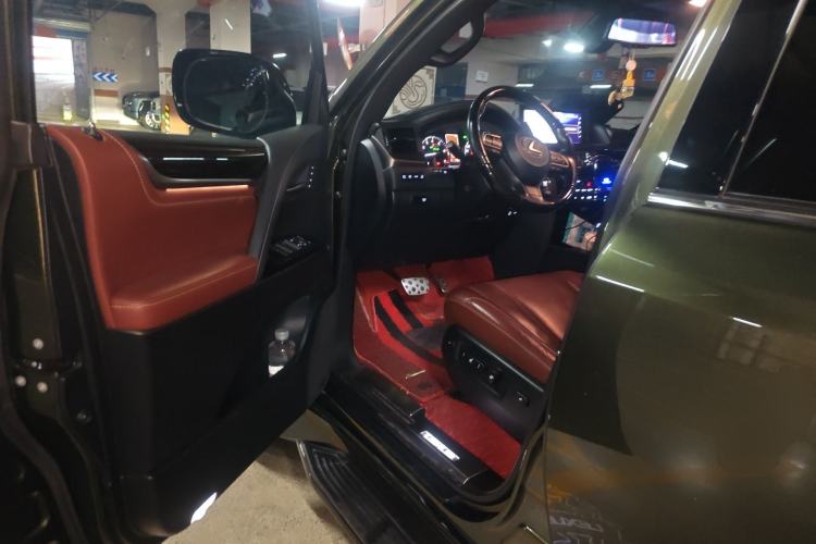 Used Lexus LX 2019 570 Eight-Seater Platinum Edition – Middle East Driver Seat