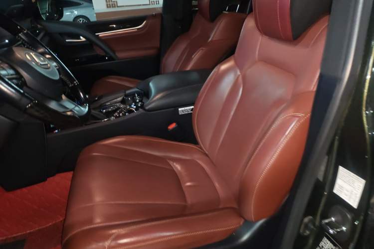 Used Lexus LX 2019 570 Eight-Seater Platinum Edition – Middle East Left Front Seat