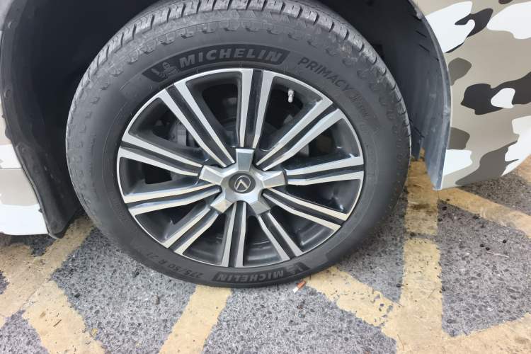 Used Lexus LX 2019 570 Prestige Luxury Edition Right Front Wheel Hub